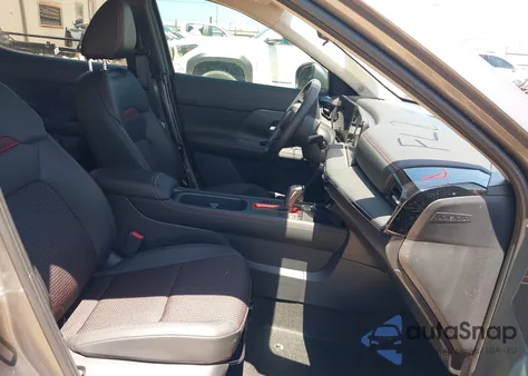 2025 Nissan Kicks Sr Intelligent Awd z USA, uszkodzony, nr VIN 3N8AP6DB1SL340928